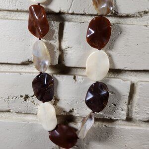 Vintage Carved Wavy Pearlized Earth Tones Beaded Necklace 18"